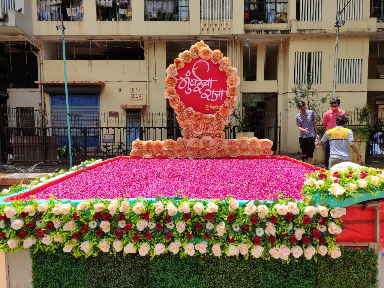 ‘मुंबईचा राजा’चं कृत्रिम तलावात विसर्जन