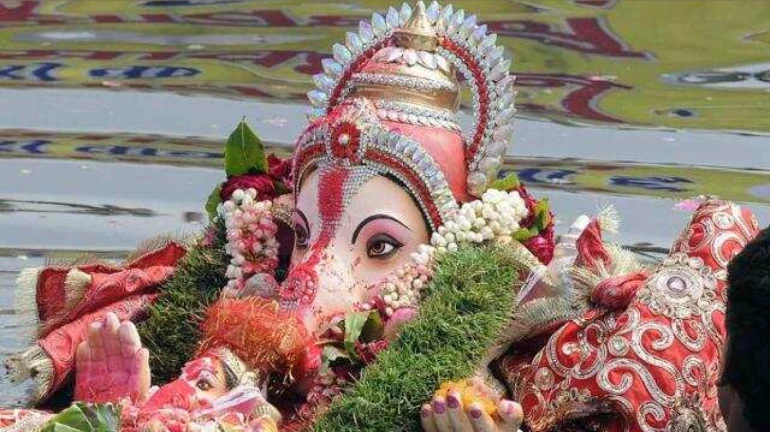 पीओपी मूर्तींचे विसर्जन रखडल्याने मूर्तिकार संतप्त पीओपी मूर्तींचे विसर्जन रखडल्याने मूर्तिकार संतप्त