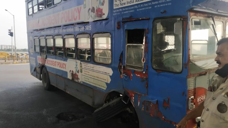 बेस्टच्या डबल डेकर बसचा अपघात बेस्टच्या डबल डेकर बसचा अपघात