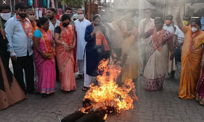 Women from Shiv Sena stage protest against Kangana Ranaut
