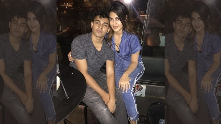 सुशांत सिंह राजपूत प्रकरणात रिया चक्रवर्तीच्या भावाला अटक सुशांत सिंह राजपूत प्रकरणात रिया चक्रवर्तीच्या भावाला अटक