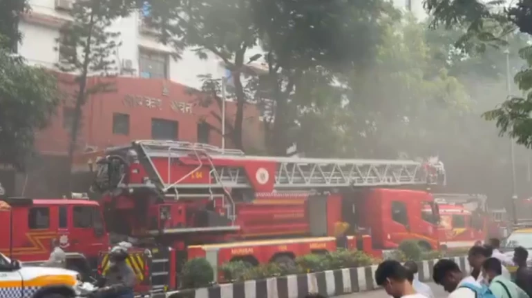 Mumbai Fire Update: Fire Breaks Out in Basement of Income Tax Bhavan in Churchgate, Rescue Operation Underway Mumbai Fire Update: Fire Breaks Out in Basement of Income Tax Bhavan in Churchgate, Rescue Operation Underway