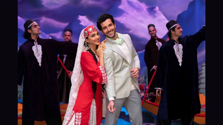 'इंदू की जवानी' से 'दिल तेरा' गाना हुआ रिलीज, रेट्रो लुक में दिखे कियारा और आदित्य सील 'इंदू की जवानी' से 'दिल तेरा' गाना हुआ रिलीज, रेट्रो लुक में दिखे कियारा और आदित्य सील