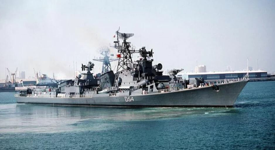 मुंबईत भारतीय नौदलाच्या INS रणवीर युद्धनौकेत स्फोट