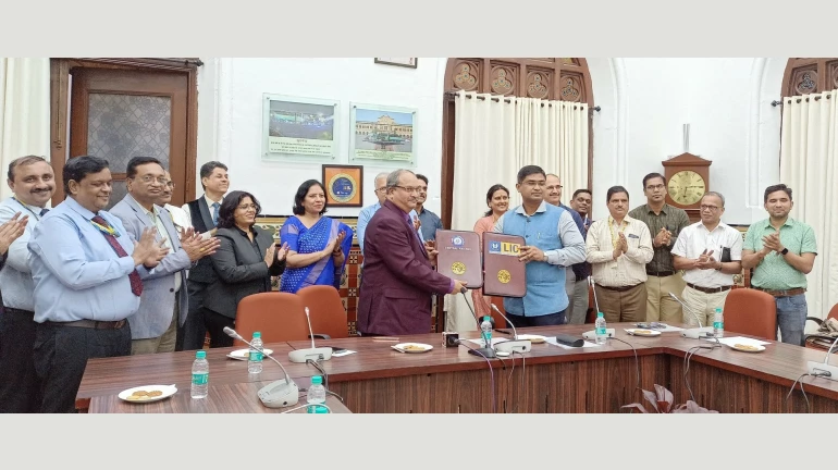 For the first time, over 30,000 CR employees in Mumbai to get Term Insurance For the first time, over 30,000 CR employees in Mumbai to get Term Insurance