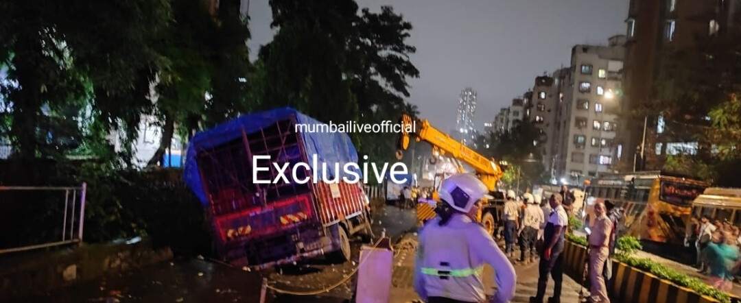 गोरेगाव : NNP तील IT Park जवळ रस्ता खचला, एक बाजू वाहतुकीसाठी बंद