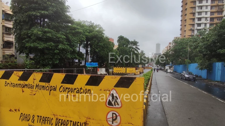 Mumbai: One side of the road near IT park in Goregaon NNP is closed Mumbai: One side of the road near IT park in Goregaon NNP is closed