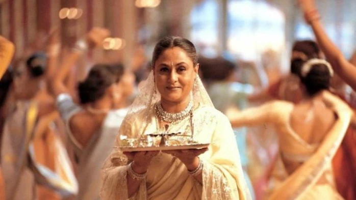 बॉलीवुड की ये 9 एक्ट्रेस जिनकी दुर्गा पूजा में है गहरी आस्था