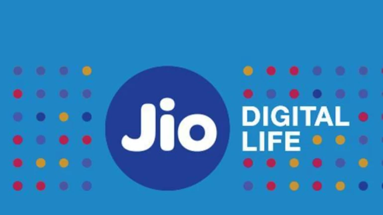 WhatsApp वरून मिळवा कोरोना लसीची माहिती, रिलायन्सची 'ही' नवी सुविधा WhatsApp वरून मिळवा कोरोना लसीची माहिती, रिलायन्सची 'ही' नवी सुविधा