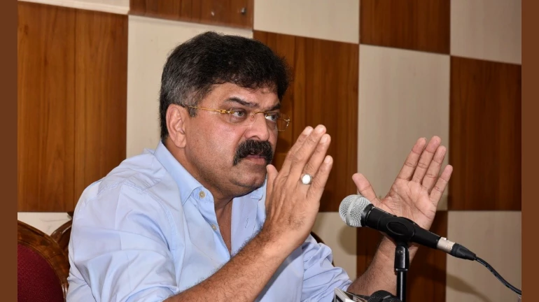 जितेंद्र आव्हाड यांनी घेतलेले सर्व शासन निर्णय रद्द, आता सर्व अधिकार ‘म्हाडा’ला जितेंद्र आव्हाड यांनी घेतलेले सर्व शासन निर्णय रद्द, आता सर्व अधिकार ‘म्हाडा’ला