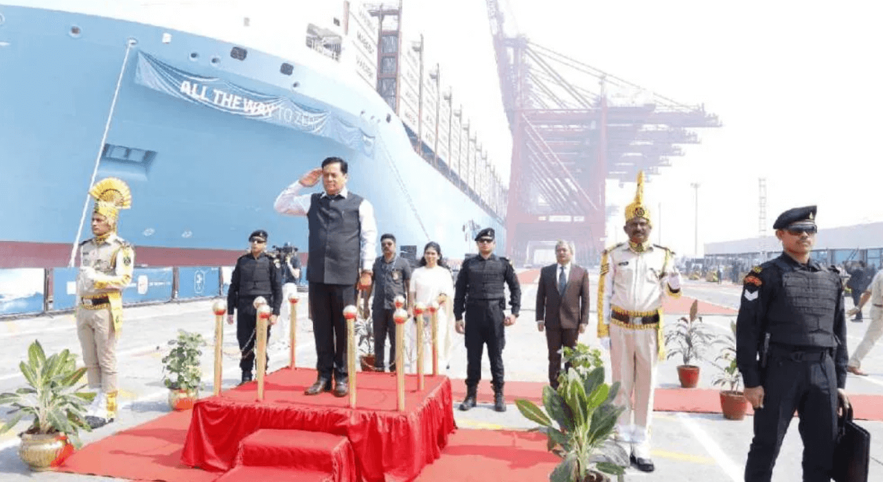 जेएनपीएच्या गेटवे बंदरात मिथेनॉल इंधनावर चालणारे पहिले जहाज