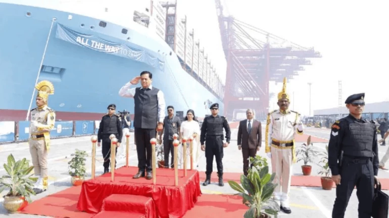 जेएनपीएच्या गेटवे बंदरात मिथेनॉल इंधनावर चालणारे पहिले जहाज जेएनपीएच्या गेटवे बंदरात मिथेनॉल इंधनावर चालणारे पहिले जहाज