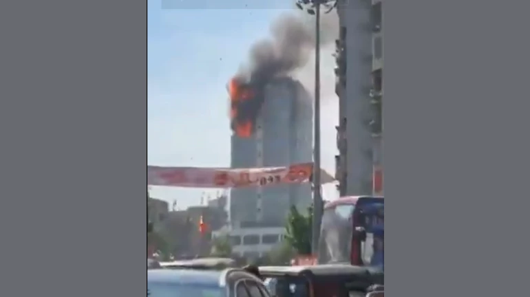 Mumbai: Fire breaks out in a skyscraper in Jogeshwari; Firefighters rushed to the spot Mumbai: Fire breaks out in a skyscraper in Jogeshwari; Firefighters rushed to the spot