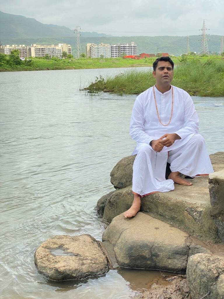 विठ्ठल रखुमाईला भेटण्यासाठी "आसावला जीव", अनिरुद्ध जोशीचा नवा व्हिडिओ