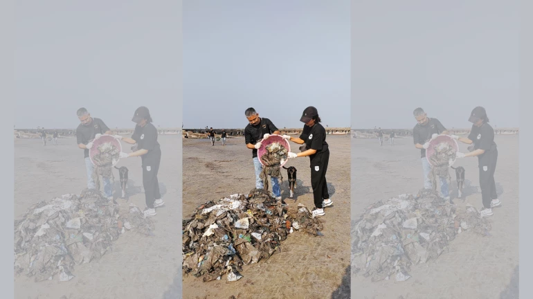 Over 100 Mumbaikars participated in Beach Clean Up Drive At Juhu Beach Over 100 Mumbaikars participated in Beach Clean Up Drive At Juhu Beach