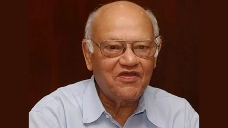 शरद पवारांनी उल्लेख केलेले ज्युलिओ रिबेरो कोण आहेत? जाणून घ्या शरद पवारांनी उल्लेख केलेले ज्युलिओ रिबेरो कोण आहेत? जाणून घ्या