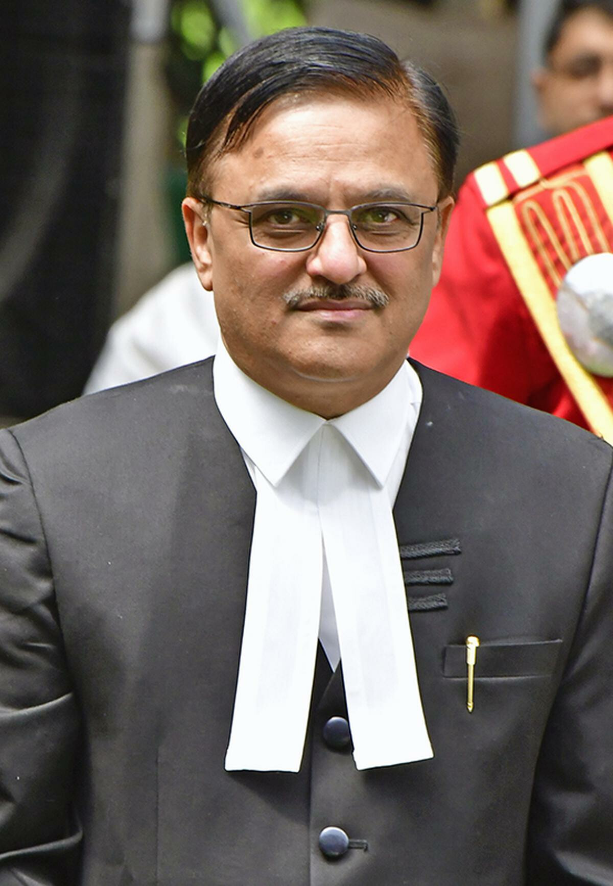 अदालती कार्यक्रमों के दौरान पूजा-अर्चना बंद करें, इसके बजाय संविधान को नमन करें- न्यायमूर्ति अभय ओक