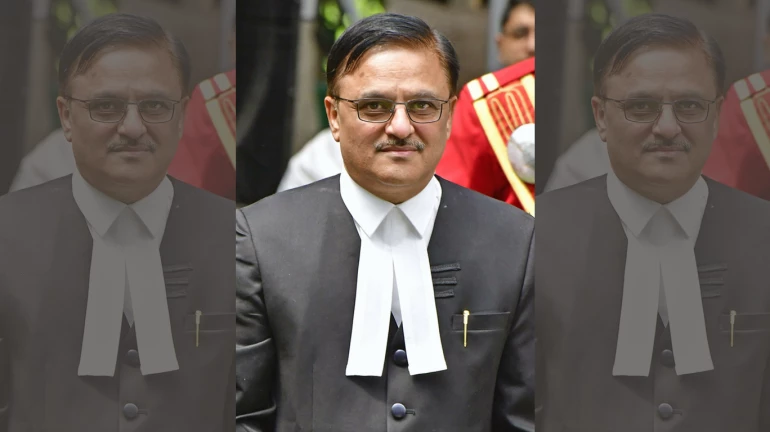 अदालती कार्यक्रमों के दौरान पूजा-अर्चना बंद करें, इसके बजाय संविधान को नमन करें- न्यायमूर्ति अभय ओक अदालती कार्यक्रमों के दौरान पूजा-अर्चना बंद करें, इसके बजाय संविधान को नमन करें- न्यायमूर्ति अभय ओक