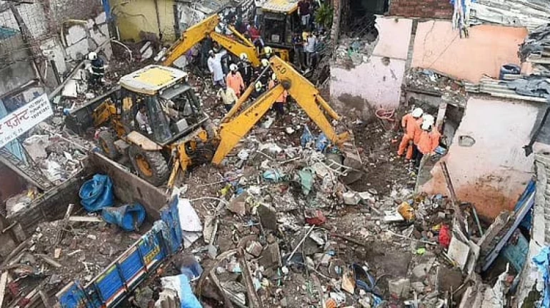 कालबादेवी इलाके में इमारत गिरी कालबादेवी इलाके में इमारत गिरी