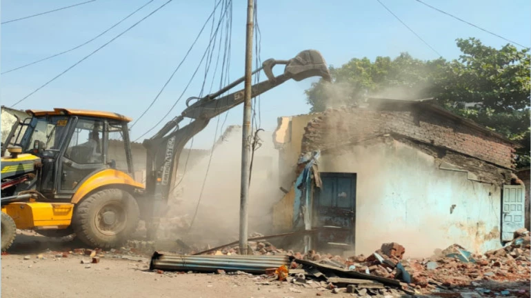 KDMC demolishes 42 unauthorised buildings