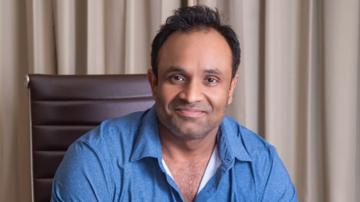 फिल्म निर्माता ने पत्नी को मारी कार से टक्कर, मामला दर्ज