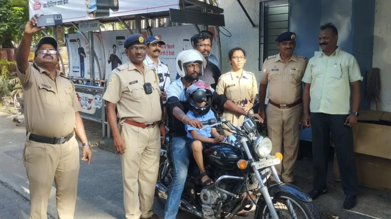 Mumbai Schools Educate Kids On Road Safety, Distribute Free Helmets Mumbai Schools Educate Kids On Road Safety, Distribute Free Helmets