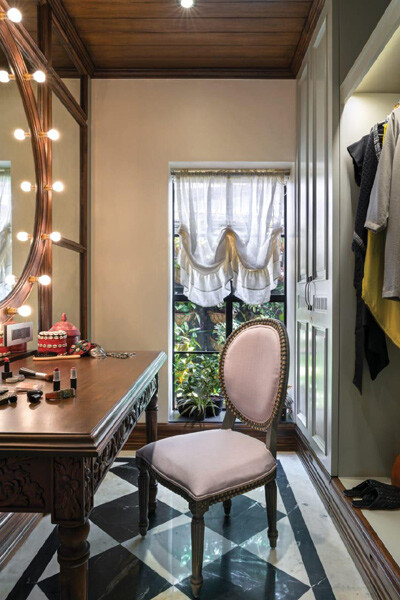 कंगनाच्या ४८ कोटीच्या मालमत्तेवर पालिकेचा हातोडा, पाहा आलिशान ऑफिसचे फोटो