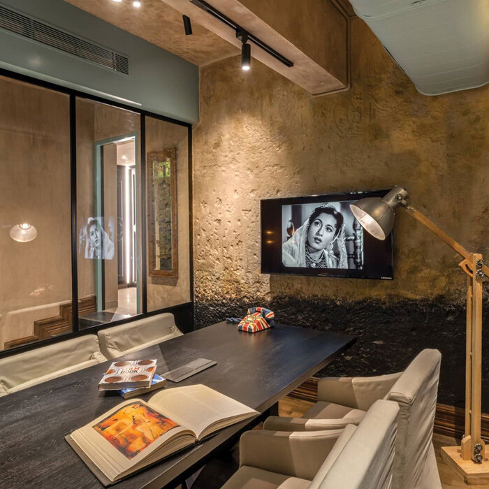 कंगनाच्या ४८ कोटीच्या मालमत्तेवर पालिकेचा हातोडा, पाहा आलिशान ऑफिसचे फोटो