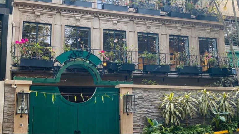 कंगनाच्या बंगल्यावरील कारवाई नियमानुसारच, महापालिकेचा हायकोर्टात दावा कंगनाच्या बंगल्यावरील कारवाई नियमानुसारच, महापालिकेचा हायकोर्टात दावा