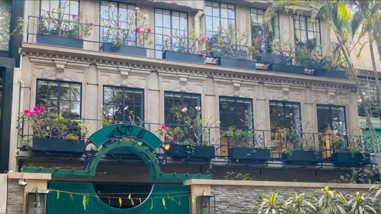 कंगनाने पाली हिलमधील बंगला 32 कोटींना विकला! कंगनाने पाली हिलमधील बंगला 32 कोटींना विकला!