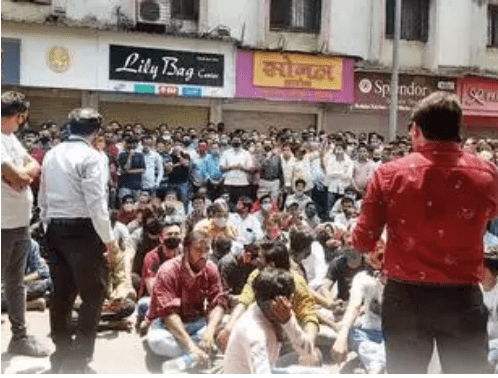 Over 100 shopkeepers booked for protesting against KDMC's COVID-19 restrictions