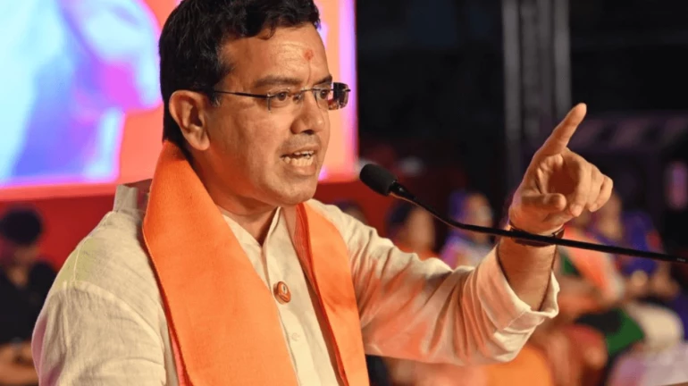 ठाकरे गटाचे उमेदवार केदार दिघेंवर गुन्हा दाखल ठाकरे गटाचे उमेदवार केदार दिघेंवर गुन्हा दाखल