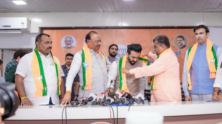 Maharashtra: Former cricketer Kedar Jadhav joins BJP Maharashtra: Former cricketer Kedar Jadhav joins BJP