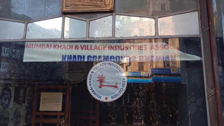 नकली खादी उत्पाद बेचने पर मुंबई के सबसे पुराने खादी संस्थान पर लगा प्रतिबंध