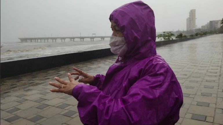 तूफान के बीच मुंबई की मेयर पहुंचीं वर्ली सी फेस, लिया स्थिति का जायजा