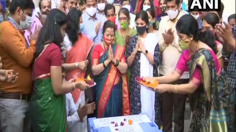 BMC dispatches Covishield vaccine to nine vaccination centres in Mumbai BMC dispatches Covishield vaccine to nine vaccination centres in Mumbai