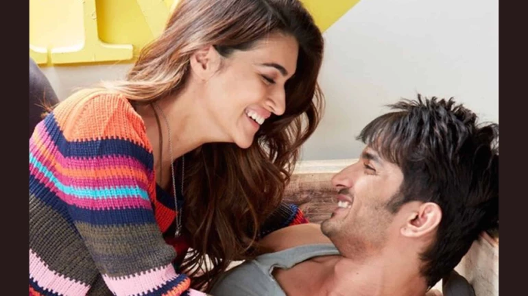 लंबे वक्त के बाद सुशांत की मौत पर कृति सेनन ने तोड़ी चुप्पी, बताई चुप रहने की वजह लंबे वक्त के बाद सुशांत की मौत पर कृति सेनन ने तोड़ी चुप्पी, बताई चुप रहने की वजह