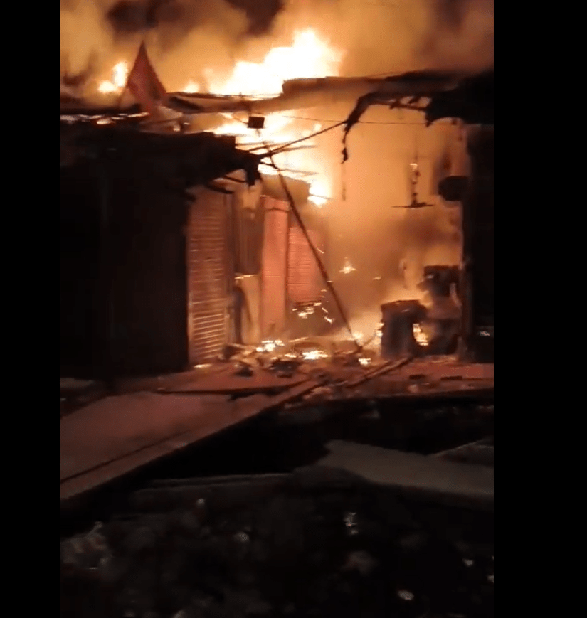 कुर्ला में आग लगने से 20 घर और गोदाम  तबाह