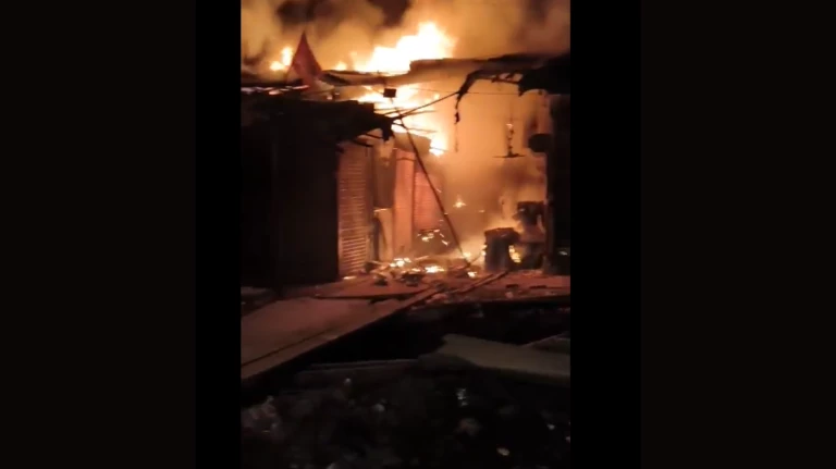 Fire Breaks Out in Kurla, Destroys 20 Houses and Warehouse Units
