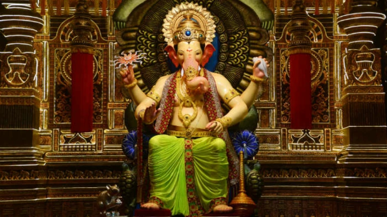 लालबागचा राजाला नवसाला पावणारा बाप्पा का म्हणतात? जाणून घ्या कथा लालबागचा राजाला नवसाला पावणारा बाप्पा का म्हणतात? जाणून घ्या कथा