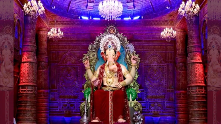 लालबागच्या राजाचे विलोभनीय रूप, पाहा व्हिडिओ लालबागच्या राजाचे विलोभनीय रूप, पाहा व्हिडिओ