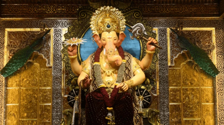 Lalbaug Raja Sarvajanik Ganeshotsav Mandal: Devotees donated crores of rupees on the very first day Lalbaug Raja Sarvajanik Ganeshotsav Mandal: Devotees donated crores of rupees on the very first day