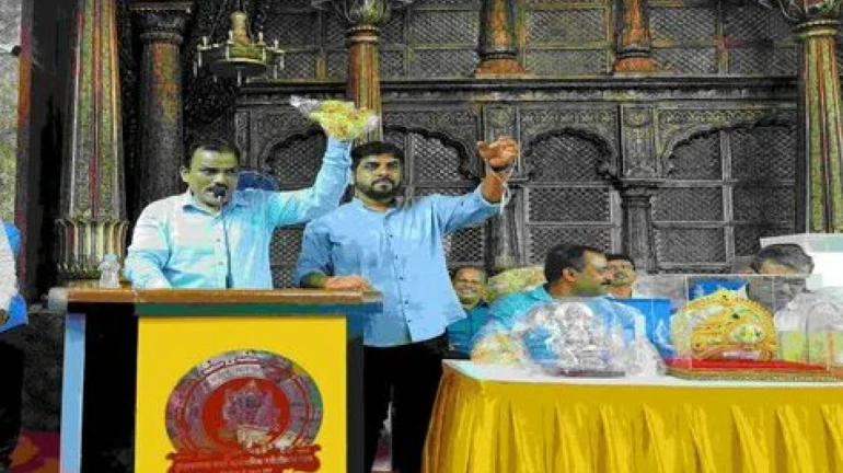 मुंबई- लालबाग के राजा को दान में मिले उपहारों की नीलामी