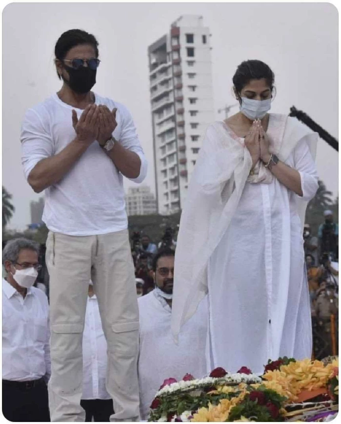 भारताच्या गानकोकीळा लता मंगेशकर अनंतात विलीन