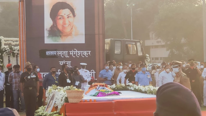 भारताच्या गानकोकीळा लता मंगेशकर अनंतात विलीन