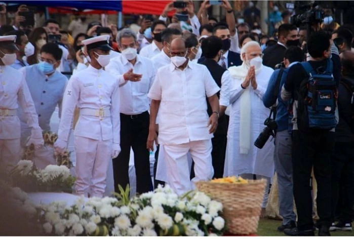 पंतप्रधान नरेंद्र मोदींसह 'या' नेत्यांनी वाहिली लता मंगेशकरांना श्रद्धांजली