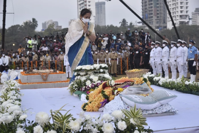 पंतप्रधान नरेंद्र मोदींसह 'या' नेत्यांनी वाहिली लता मंगेशकरांना श्रद्धांजली