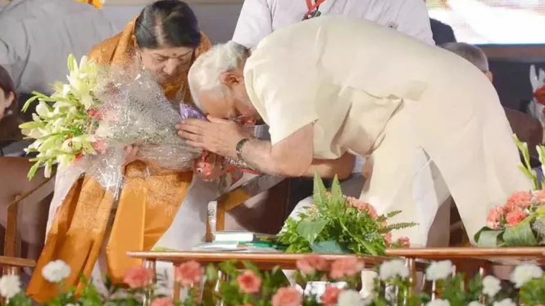 Prime Minister Modi remembers Lata Mangeshkar on her birthday;  pays homage talking about the new chowk