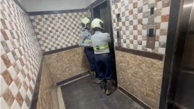 Mumbai: Five Injured as Elevator Plummets from 4th Floor of 18-Storey Building in Byculla Mumbai: Five Injured as Elevator Plummets from 4th Floor of 18-Storey Building in Byculla