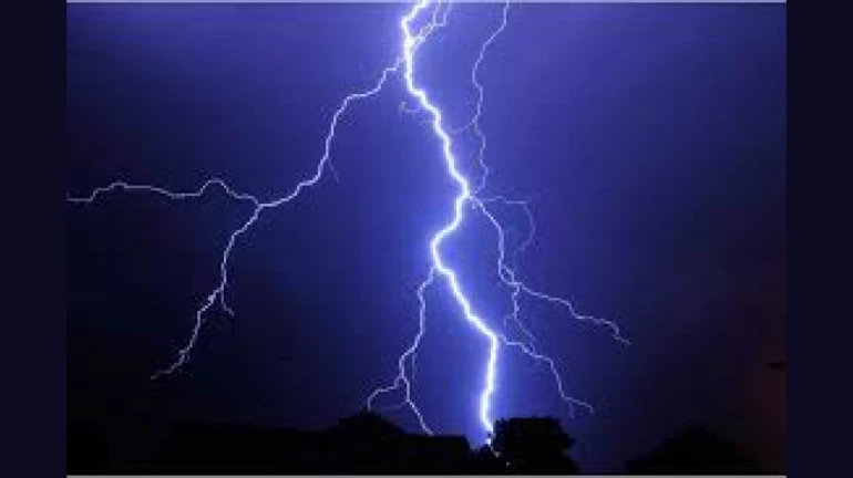 टेरेसवर कॉफी पित असताना वीज पडून तरुणाचा मृत्यू टेरेसवर कॉफी पित असताना वीज पडून तरुणाचा मृत्यू